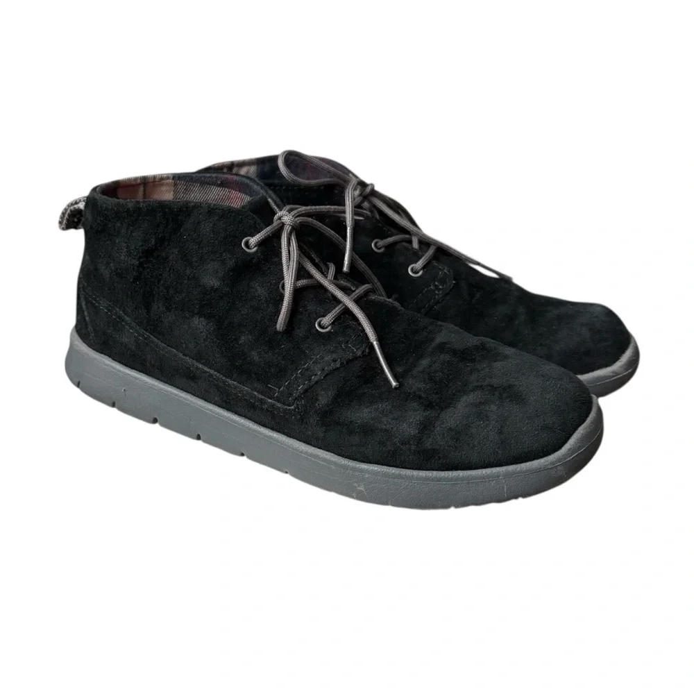 Ugg Kids Canoe Suede Chukka Boots Black Boys Size 4 US Big Kid Shoes Lace Up
